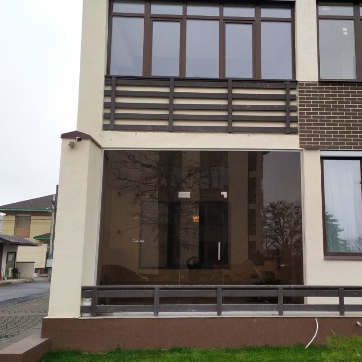 Безрамне скло.