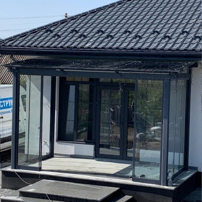 Безрамне скління Jumilla – скляний дах, триплекс, панорамний слайдинг