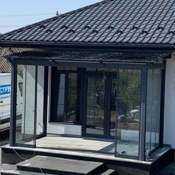 Безрамне скління Jumilla – скляний дах, триплекс, панорамний слайдинг