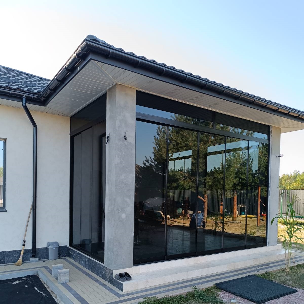 Скління альтанки Almansa – скло графіт, фрамуги, висота 4 м, слайдинг 360°