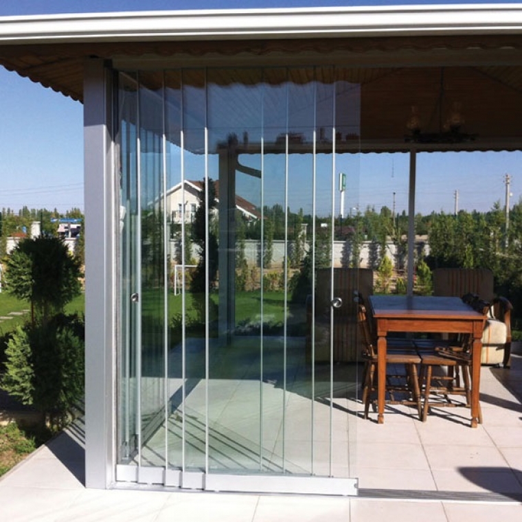 Скління альтанки La Roda – слайдинг, прозоре скло
