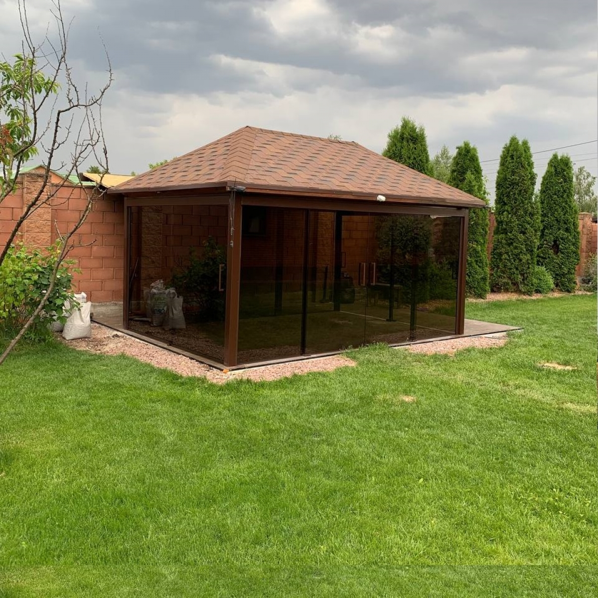 Скління альтанки Tarifa – скло бронза 8 мм, верхній підвіс, 4 сторони