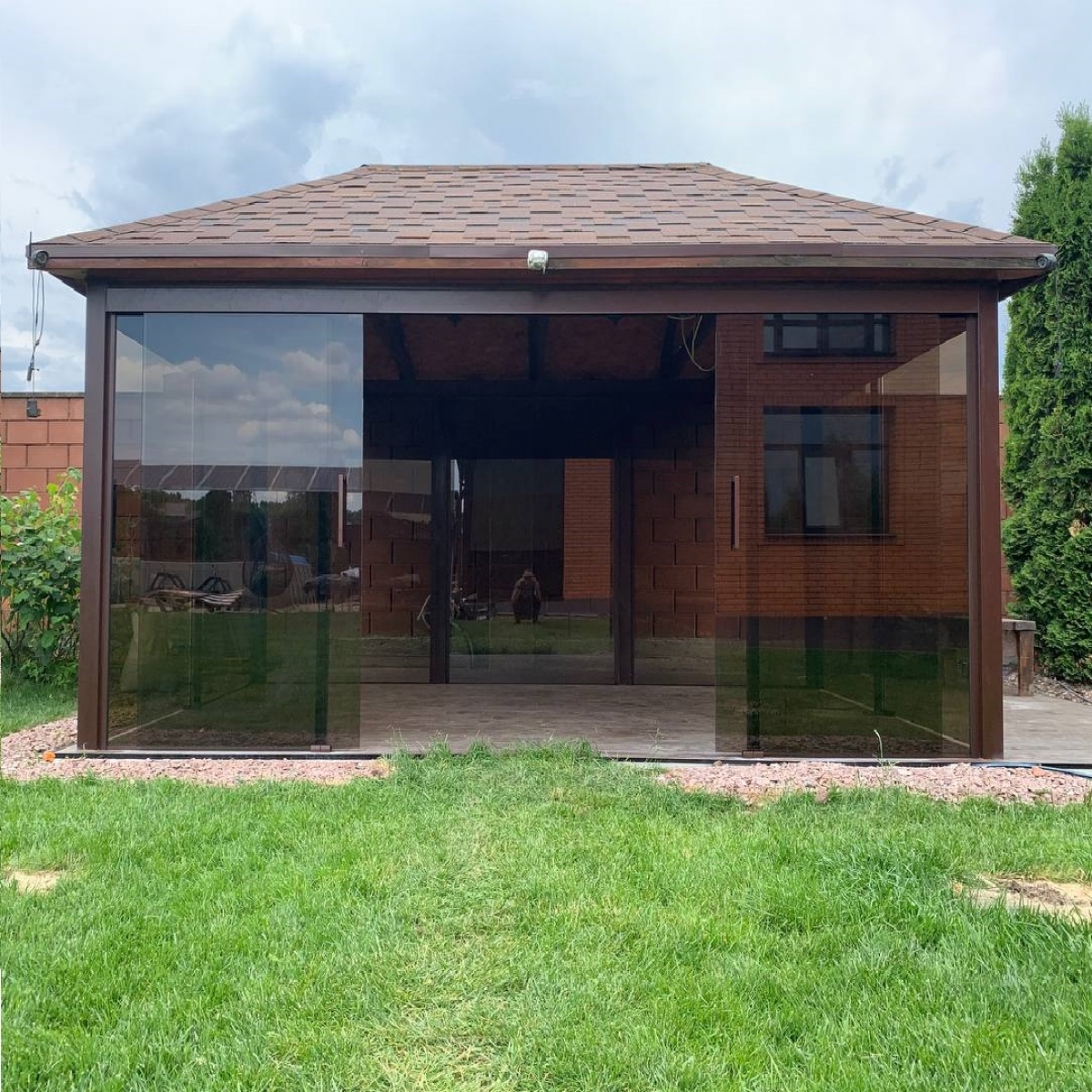 Скління альтанки Tarifa – скло бронза 8 мм, верхній підвіс, 4 сторони