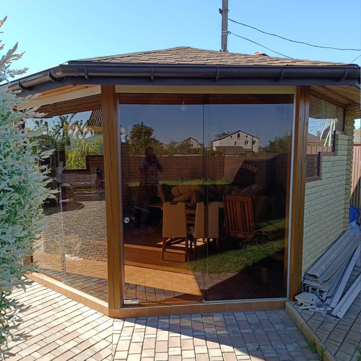 Скління альтанки Tobarra – скло бронза, розсувні системи з верхнім підвісом