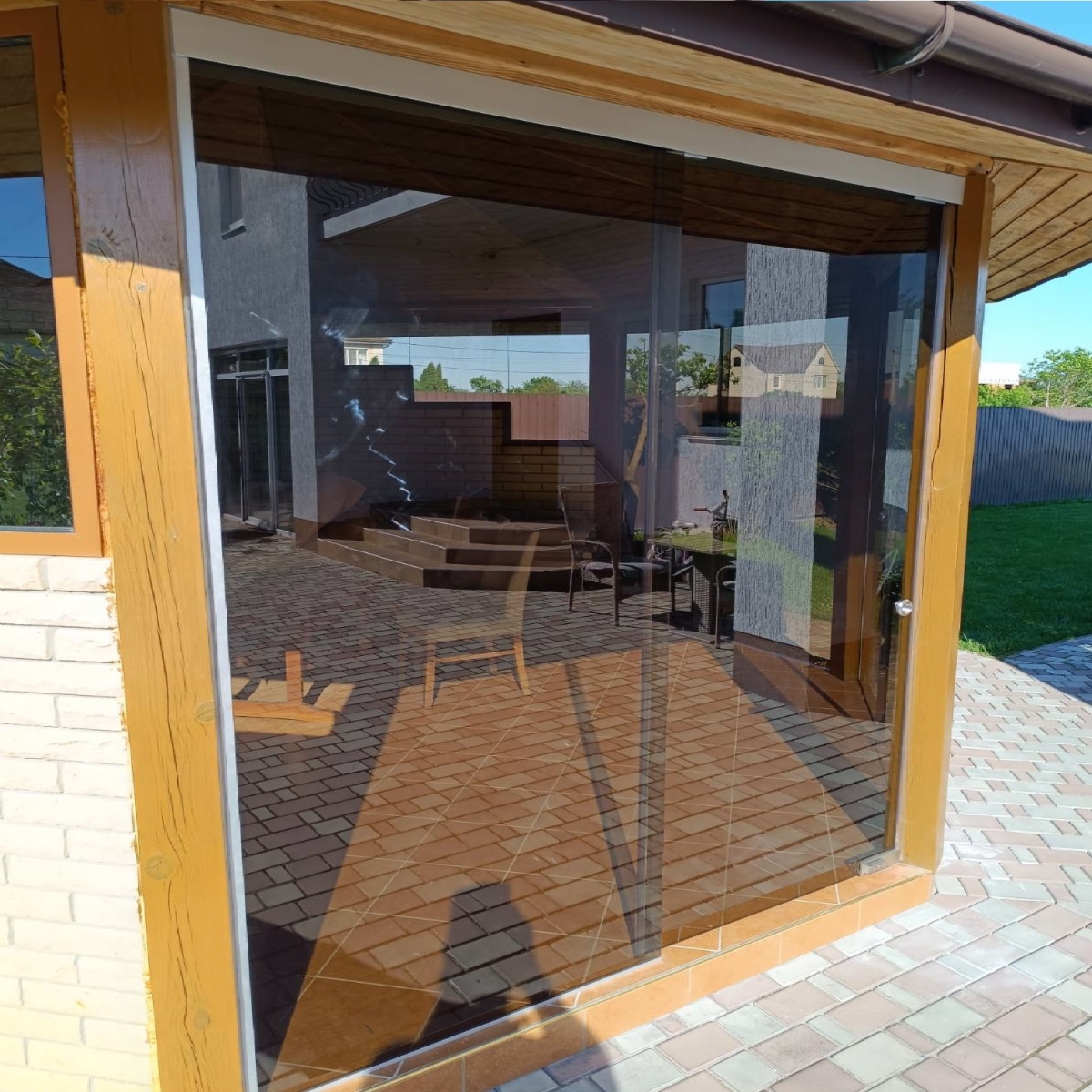 Скління альтанки Tobarra – скло бронза, розсувні системи з верхнім підвісом