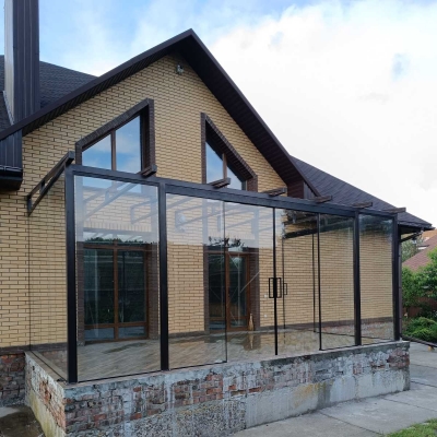 Скління альтанки Zaragoza – металокаркас, чорний матовий профіль Bural, верхній підвіс