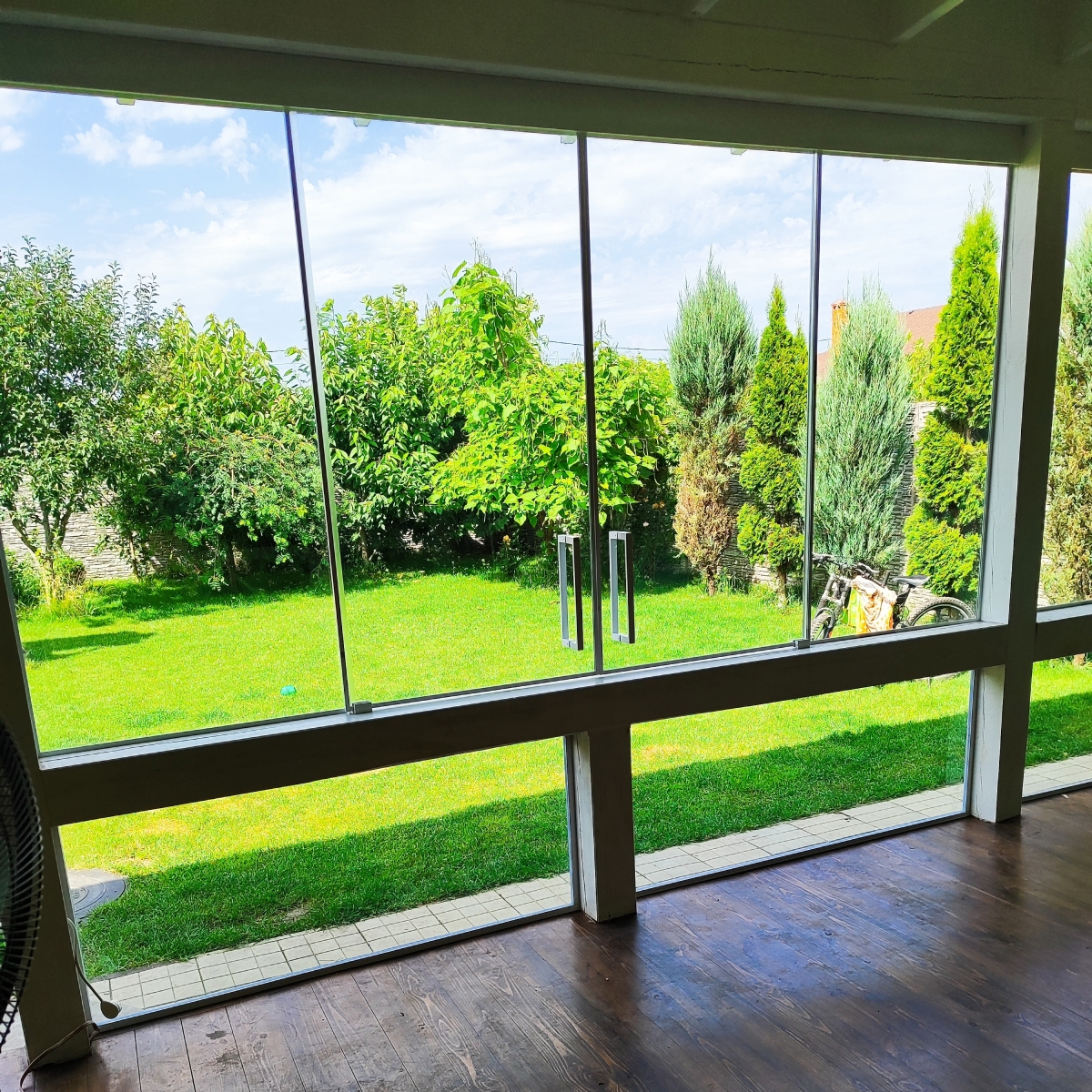 Скління дерев’яної альтанки Blanca – білий профіль.