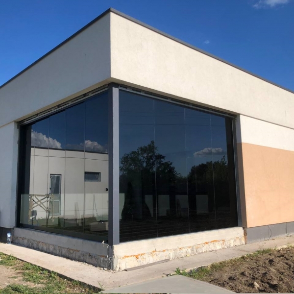 Скління Escoriaza – глухі та розсувні стекла 3200 мм, графіт