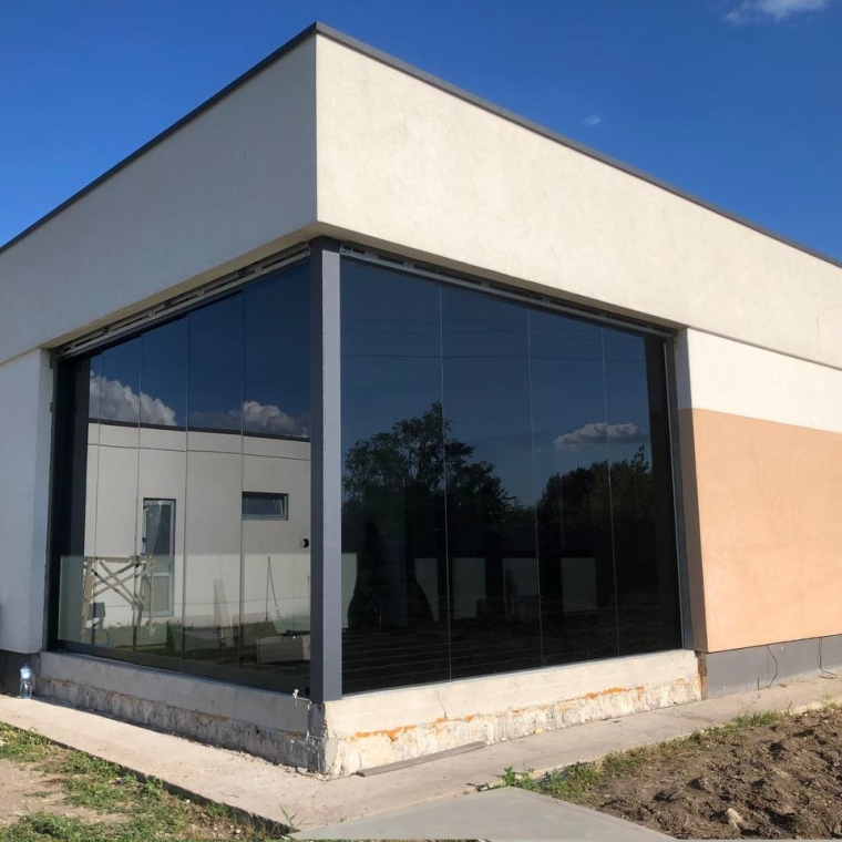 Скління Escoriaza – глухі та розсувні стекла 3200 мм, графіт Скління Escoriaza – глухі та розсувні стекла 3200 мм, графіт