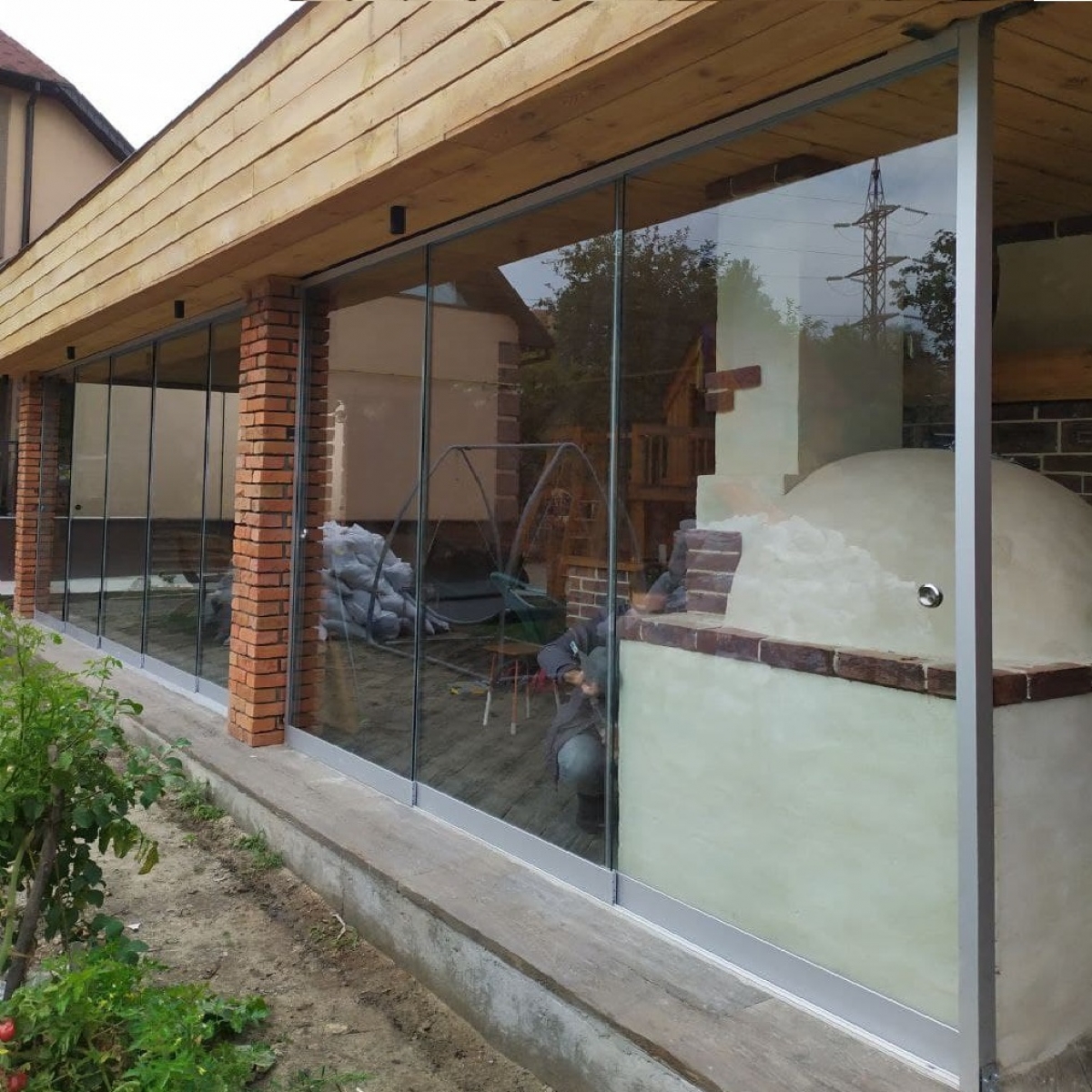 Скління тераси Linares – анодований профіль, слайдинг, зона барбекю