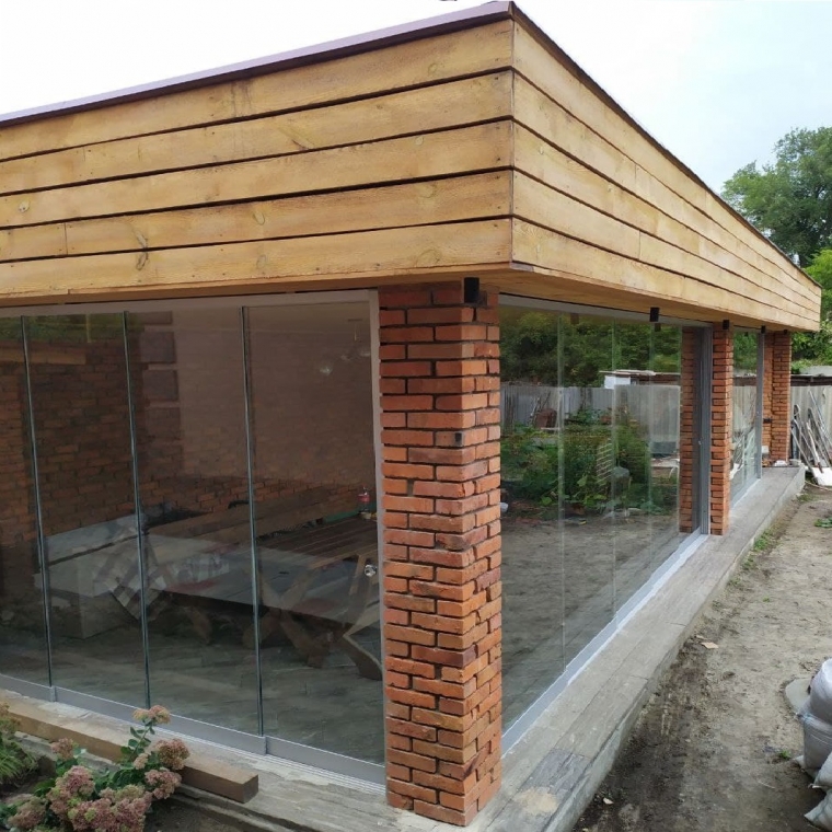 Скління тераси Linares – анодований профіль, слайдинг, зона барбекю