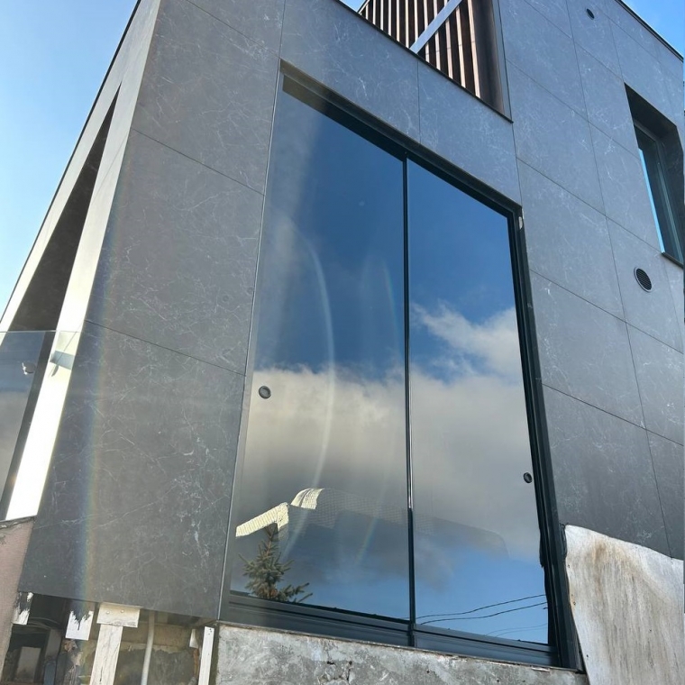 Скління тераси Morón – графіт, чорний мат, слайдинг Скління тераси Morón – графіт, чорний мат, слайдинг