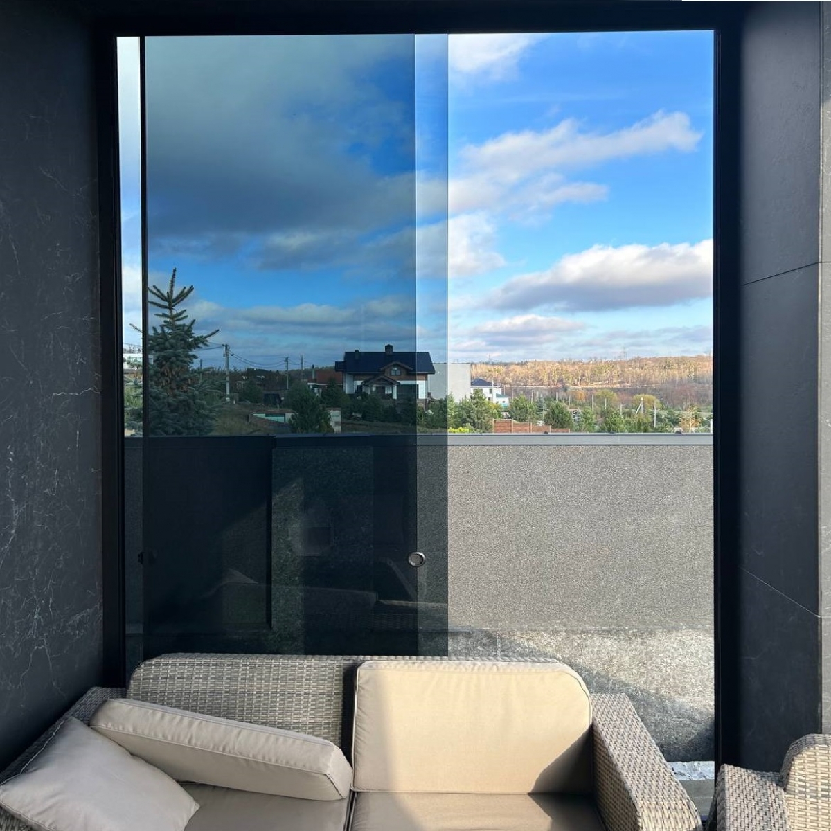 Скління тераси Morón – графіт, чорний мат, слайдинг