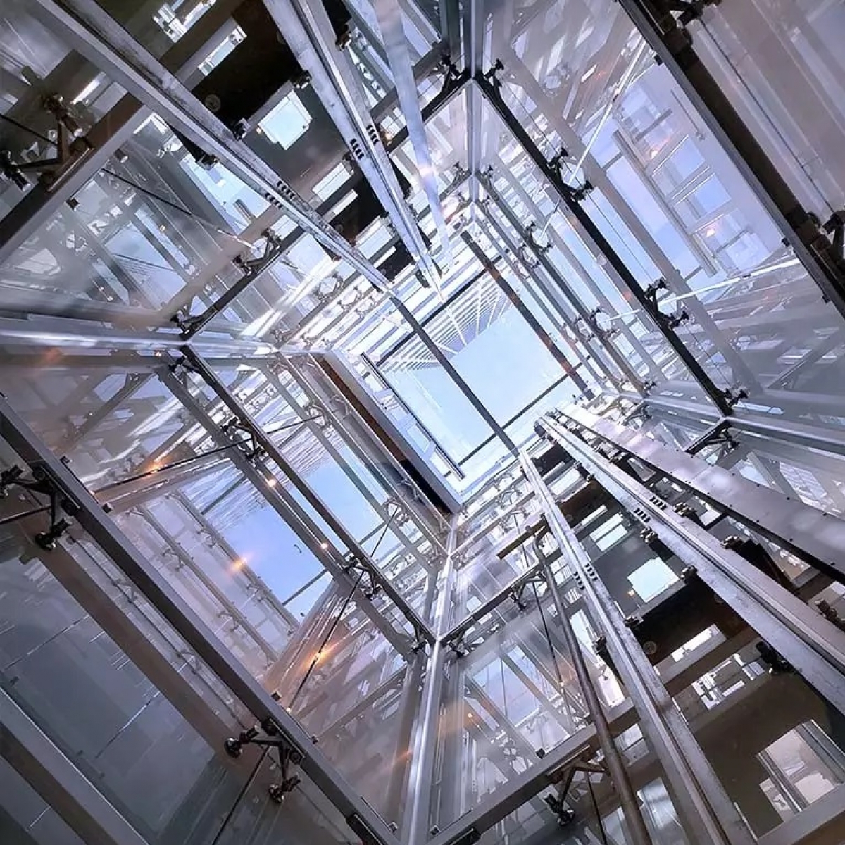 Lift Enclosure "Xixona" - скляна шахта ліфта в ТРЦ та офісах, 4 сторони скління