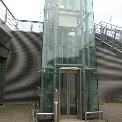 Glass Shaft "Benasque" - шахта ліфта для пішохідного переходу або вулиці