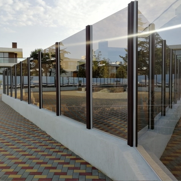 Glass Barrier "Burela" - скляна огорожа ділянки або парапету