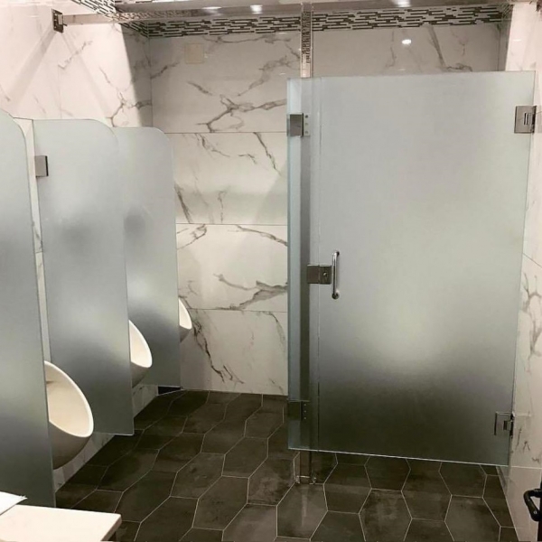 Сантехнічні перегородки та душові зі скла «Loja»