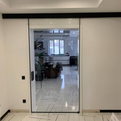 Раздвижные двери loft Grañén – верхний подвес, крепление на стену, прозрачное стекло