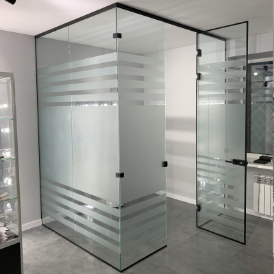 Одностворчатая стеклянная распашная дверь loft Lerma