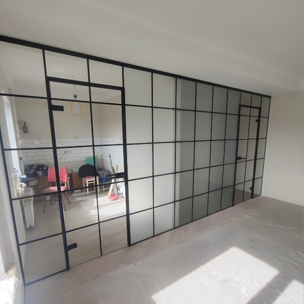 Распашная стеклянная перегородка Catalina