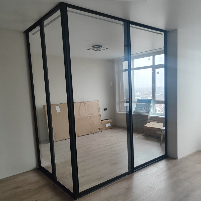 Раздвижная перегородка с неподвижным стеклом Marbella Раздвижная перегородка с неподвижным стеклом Marbella