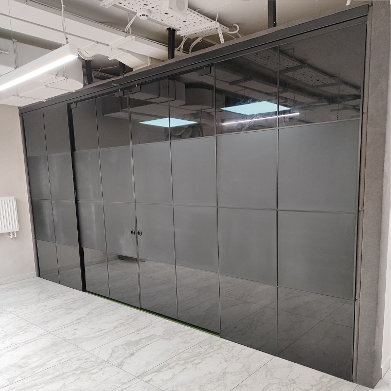 Раздвижная стеклянная перегородка лофт с верхним подвесом Valencia