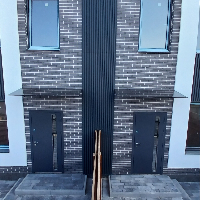 Стеклянный навес для таунхаусов на кронштейнах из графитового стекла — Artà Стеклянный навес для таунхаусов на кронштейнах из графитового стекла — Artà