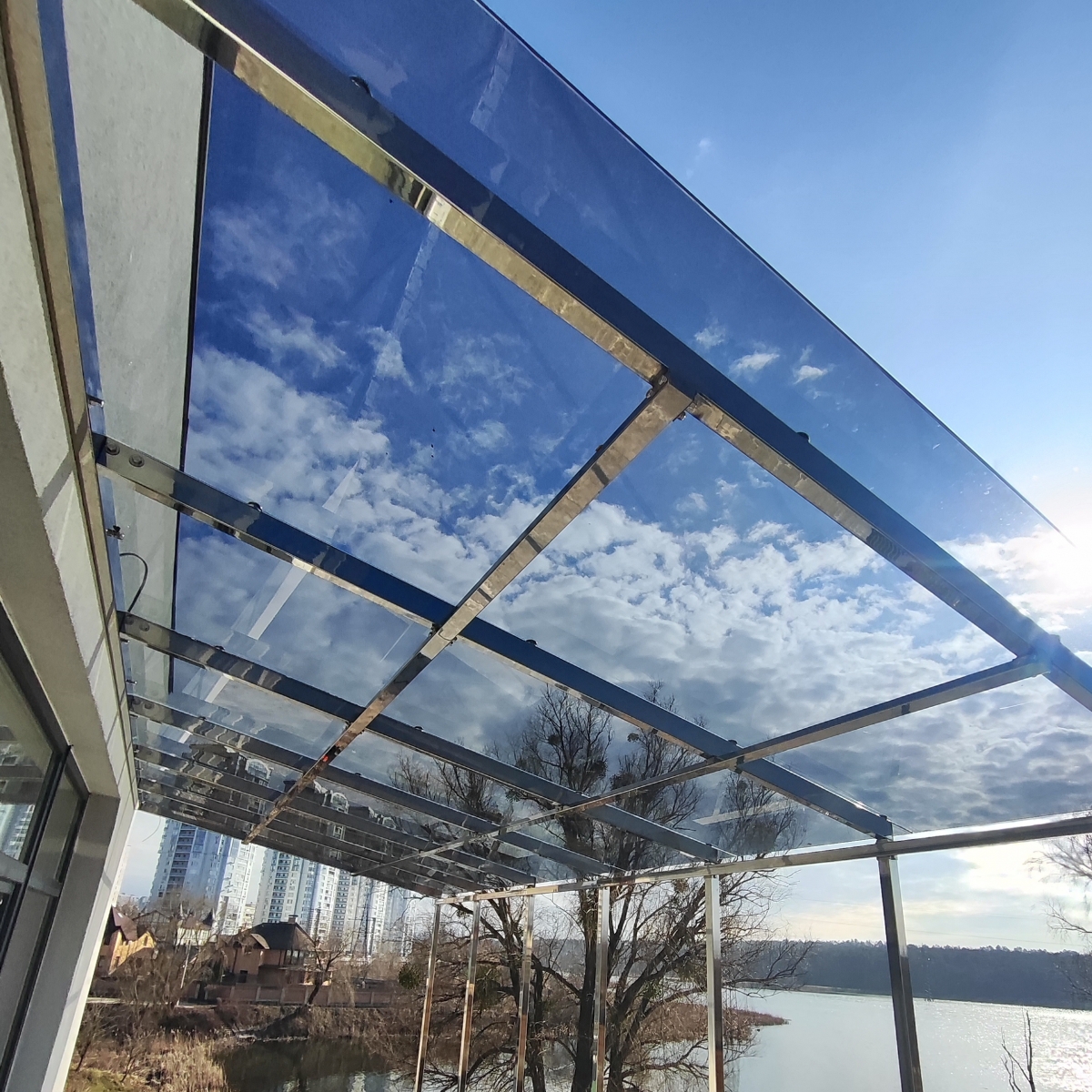 Стеклянный навес Thermostars из графитового триплекса на каркасе из нержавеющей стали — Fermo