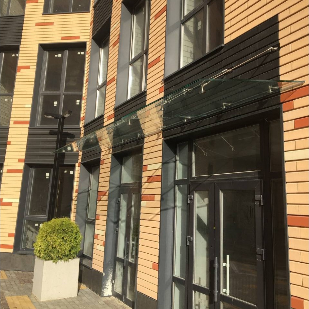 Скління приямка. Навіси та козирки зі скла. Дахи скляні № 016025