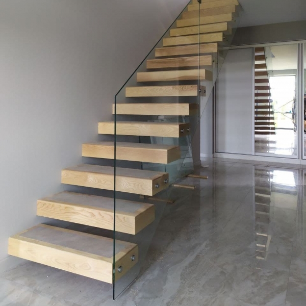 Скляні огорожі, скляні поручні та поручні.