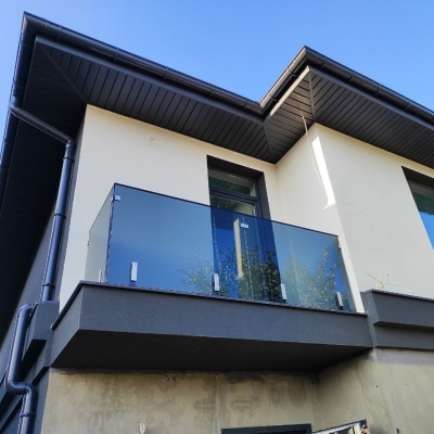 Скло для балконів та сходів