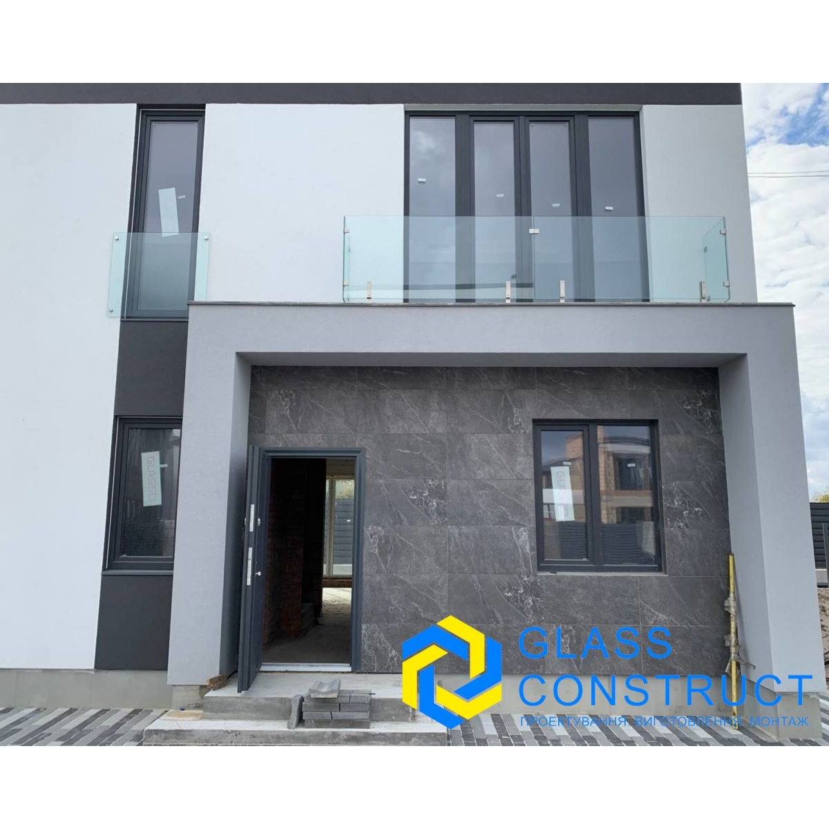 Скляні огорожі, поручні для сходів на стійках № 015019