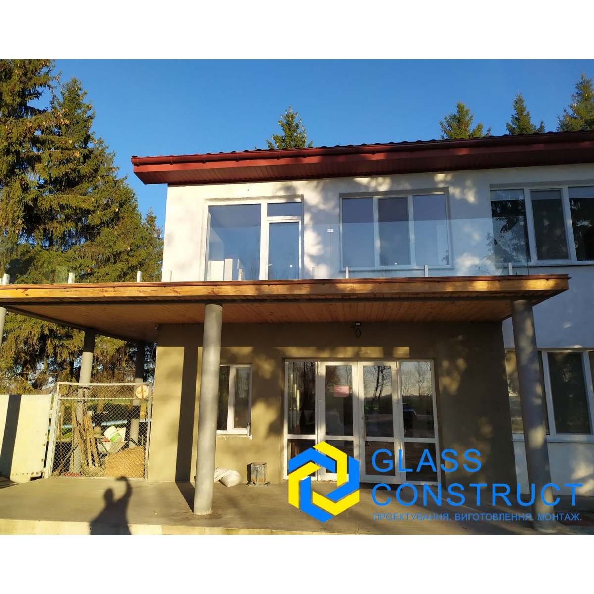 Скляні огорожі, поручні для сходів на стійках № 015019