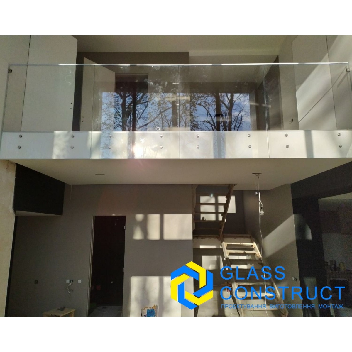 Скляні огорожі, скляні поручні та поручні.