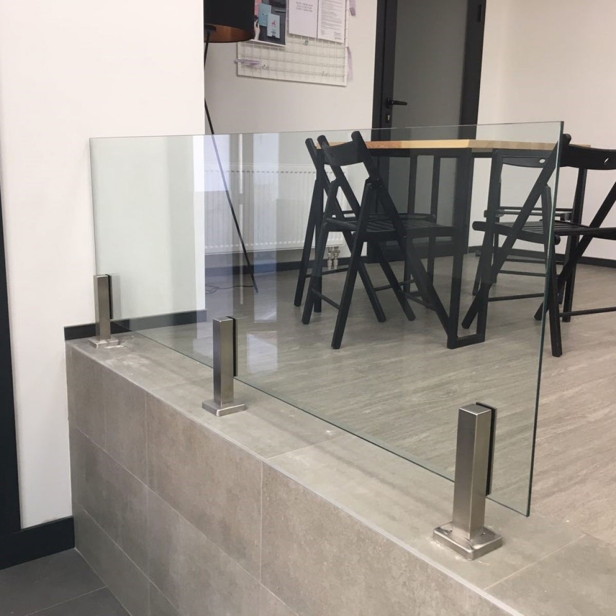 Скляні огорожі, поручні для сходів на стійках № 015019 Скляні огорожі, поручні для сходів на стійках № 015019