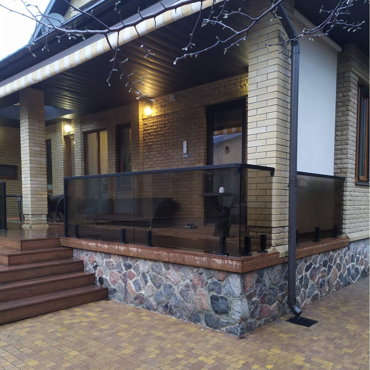 Огородження зі скла. бронза. графіт. Матове. Прозоре. Чорне. Біле. Огородження зі скла. бронза. графіт. Матове. Прозоре. Чорне. Біле.