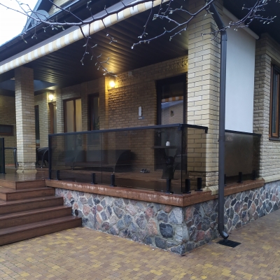 Огородження зі скла. бронза. графіт. Матове. Прозоре. Чорне. Біле.