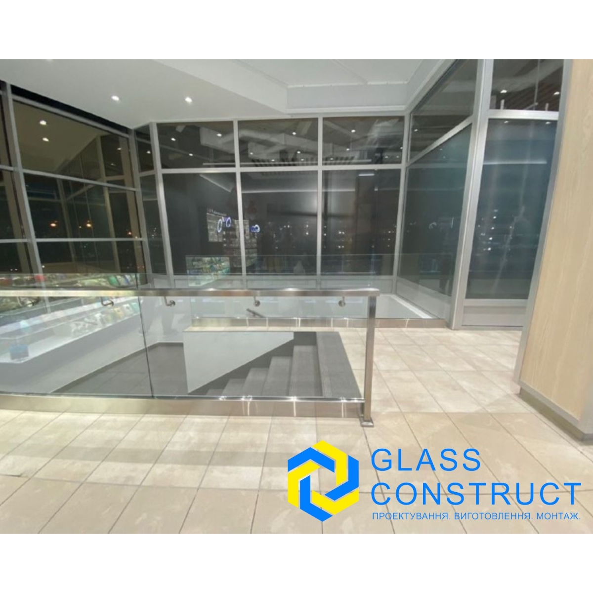 Скляні огорожі, перила в ТРЦ