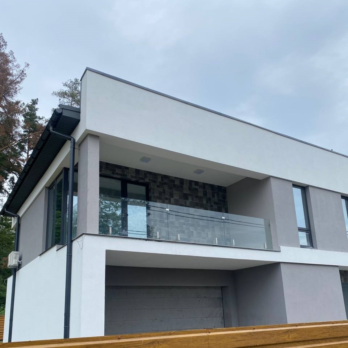 Огородження скляні для сходів, балконів, парапетів веранд. Огородження скляні для сходів, балконів, парапетів веранд.