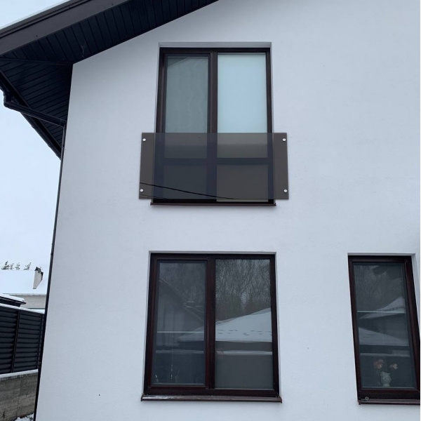 Огородження скло. Французький балкон огорожі.