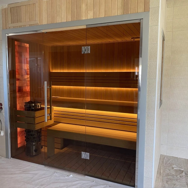 Osuna — скляні стіни в сауні