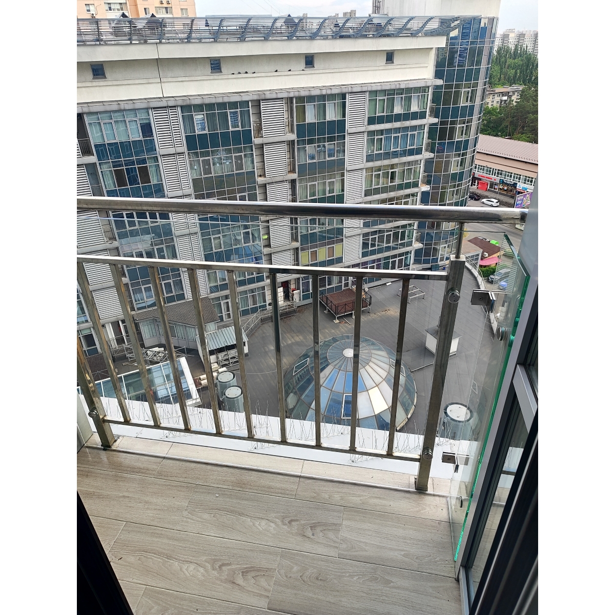 Огородження балкона з прозорого скла на металевому каркасі — Orvieto