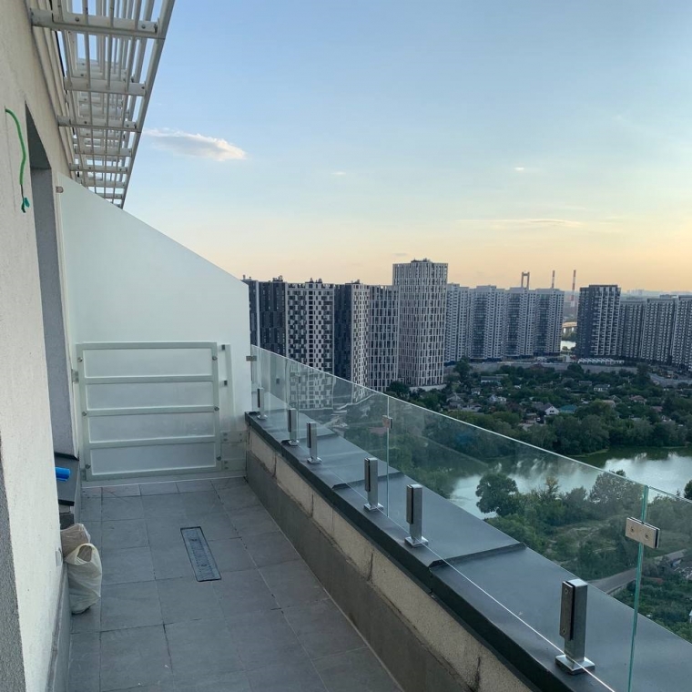 Calahorra — Ограждение террасы на парапете с боковыми сторонами Calahorra — Ограждение террасы на парапете с боковыми сторонами