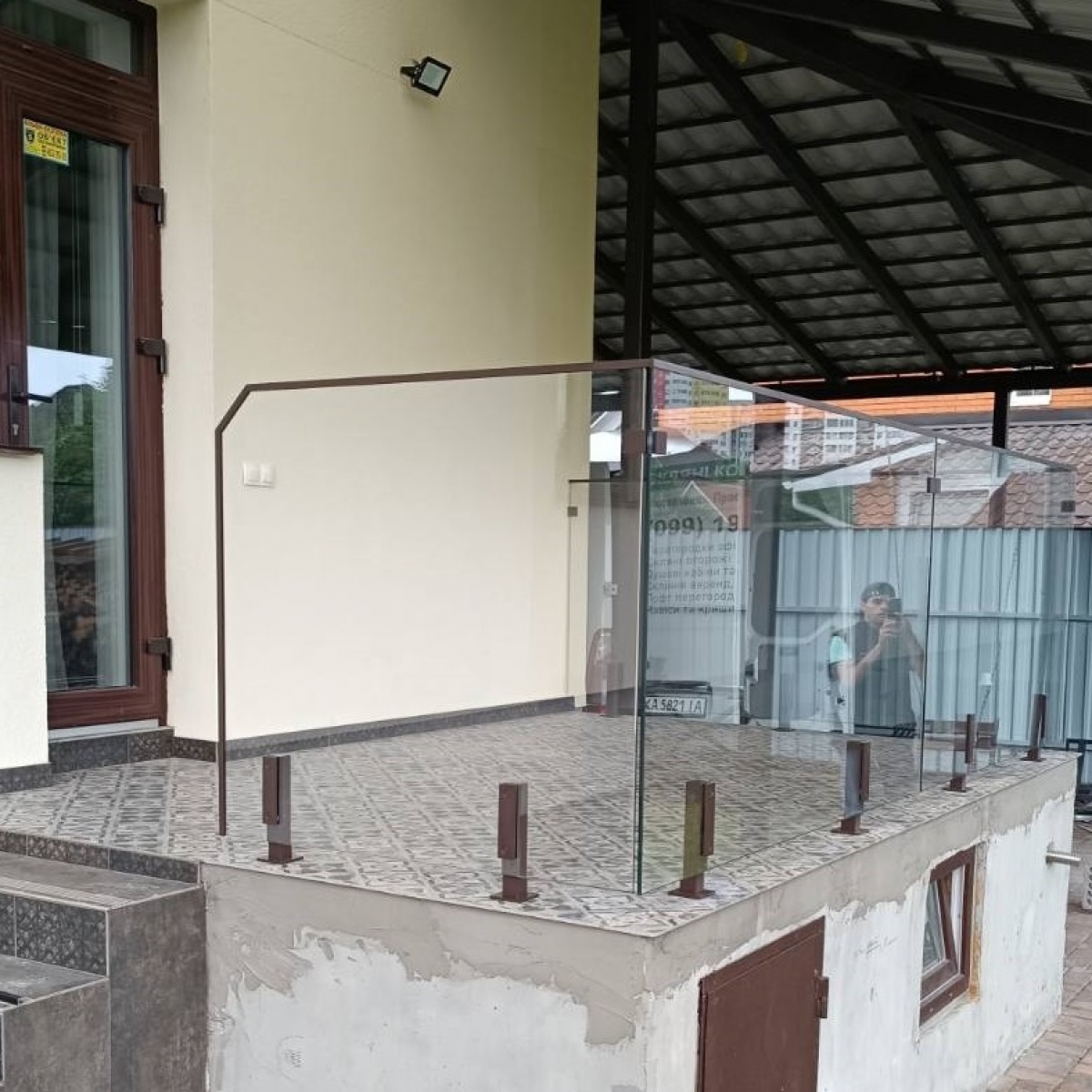 П-подібне скляне остеклення балкона з прозорого скла — Tárrega