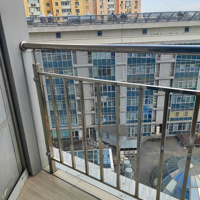 Ограждение балкона из прозрачного стекла на металлическом каркасе — Orvieto