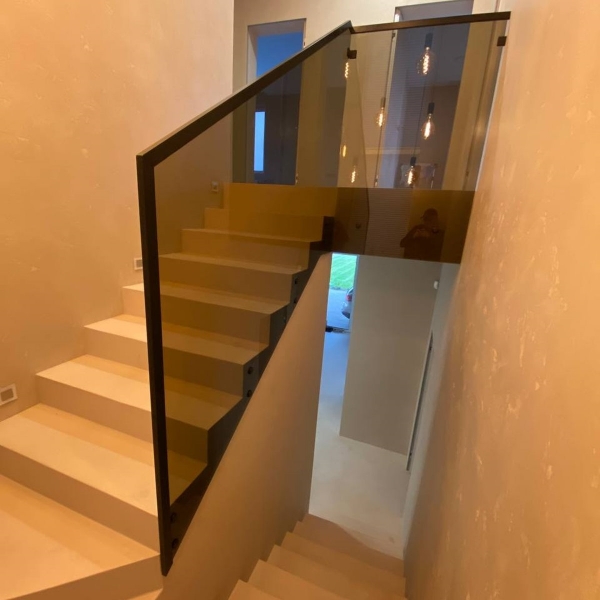 Loft Ronda — бронзове скляне огородження на точковому торцевому кріпленні для приватного будинку