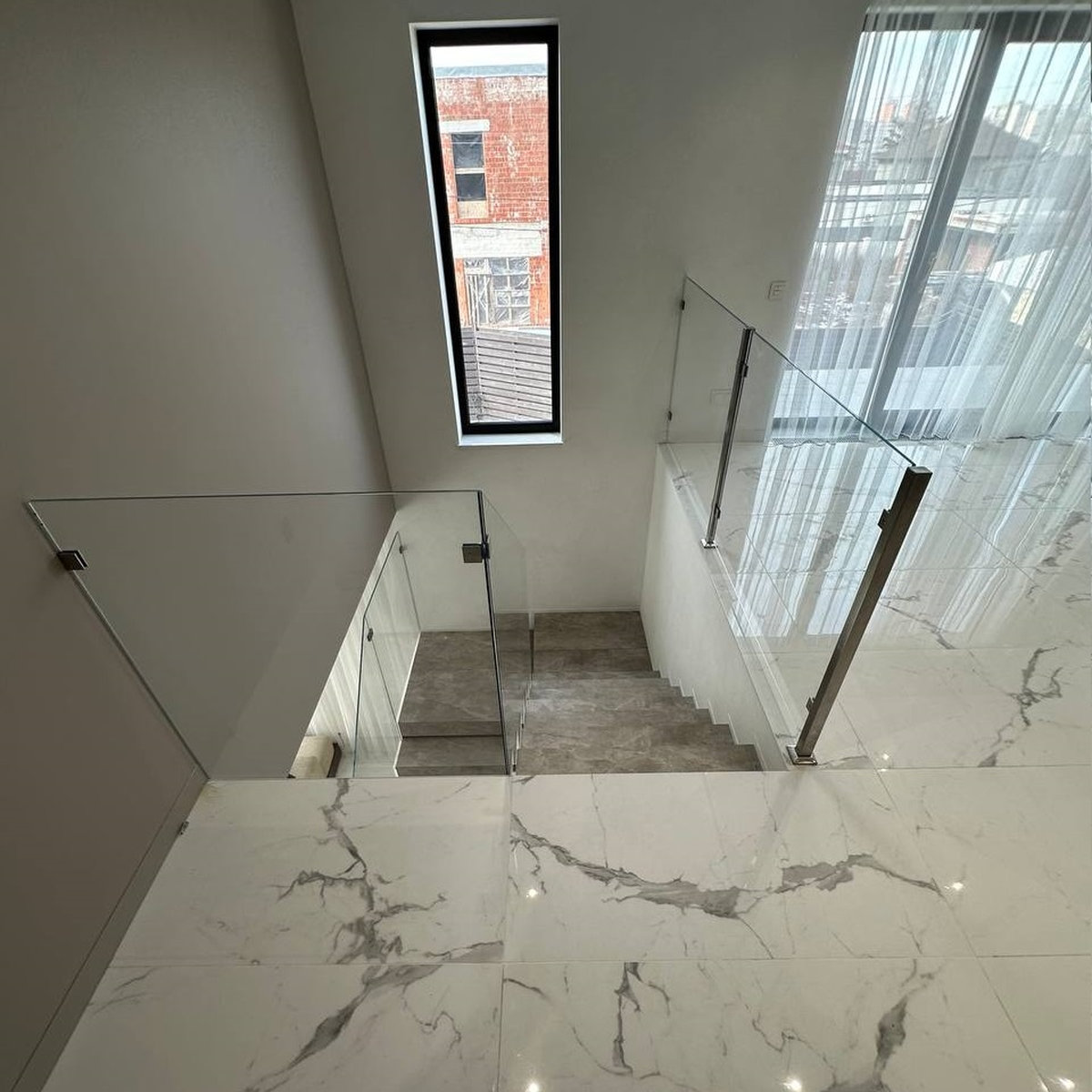 Girona — скляне огородження зі скла діамант з точковим кріпленням та стійками з нержавійки