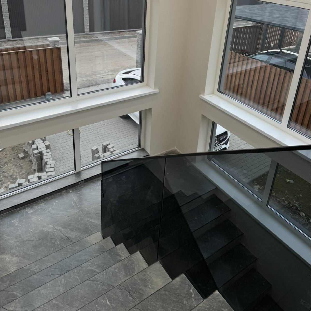 Loft Mérida — огородження сходів зі склом графіт