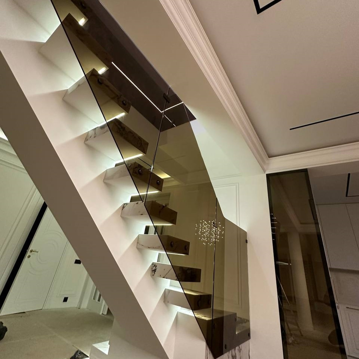 Loft Tarifa — огородження зі скла бронза для сходів і другого світла