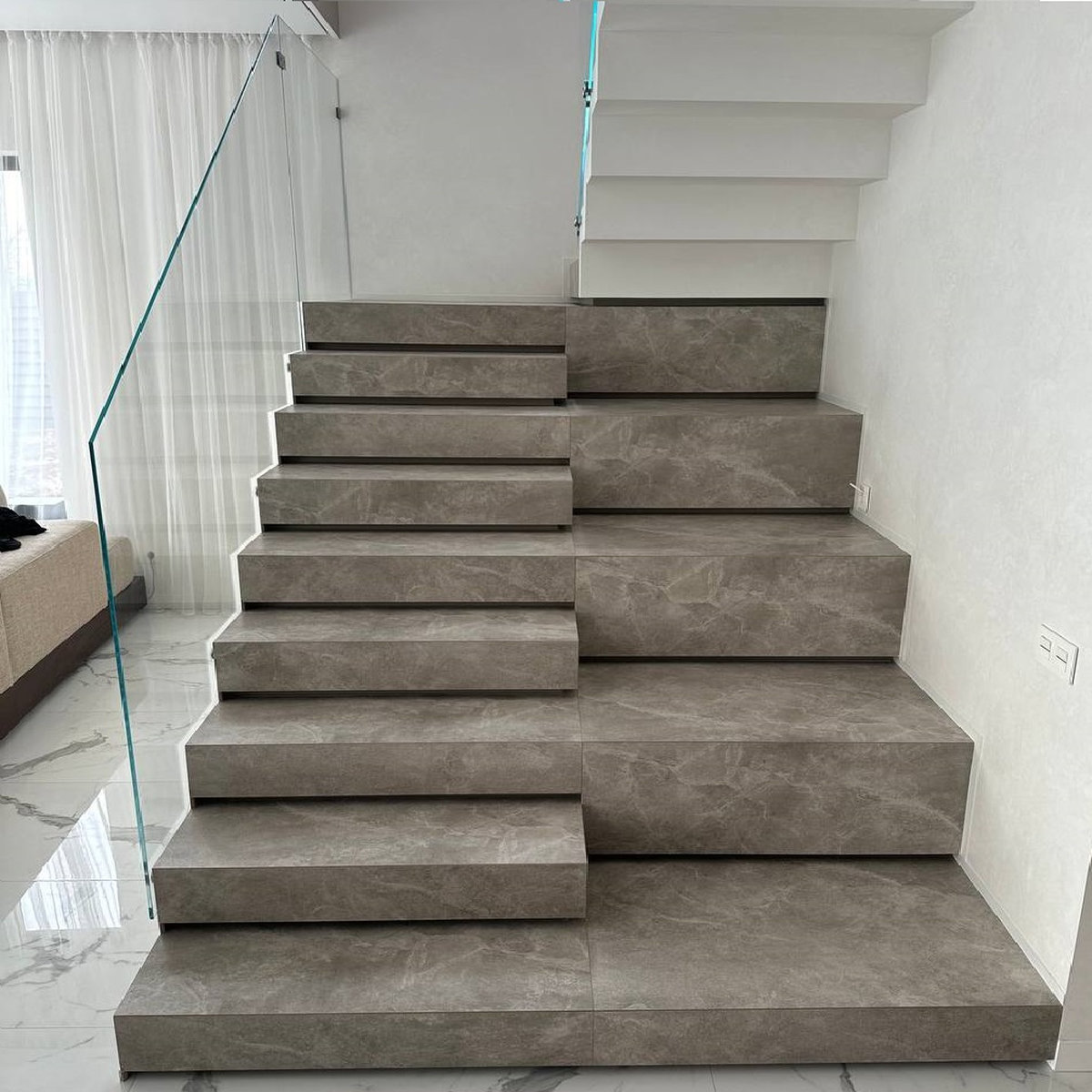 Girona — скляне огородження зі скла діамант з точковим кріпленням та стійками з нержавійки